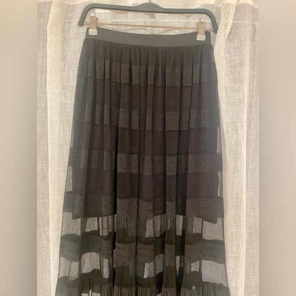 H&M Long Black Flowy Skirt - Picture 2 of 3